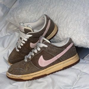 Nike Dunk Low (RARE) Burlap and pink